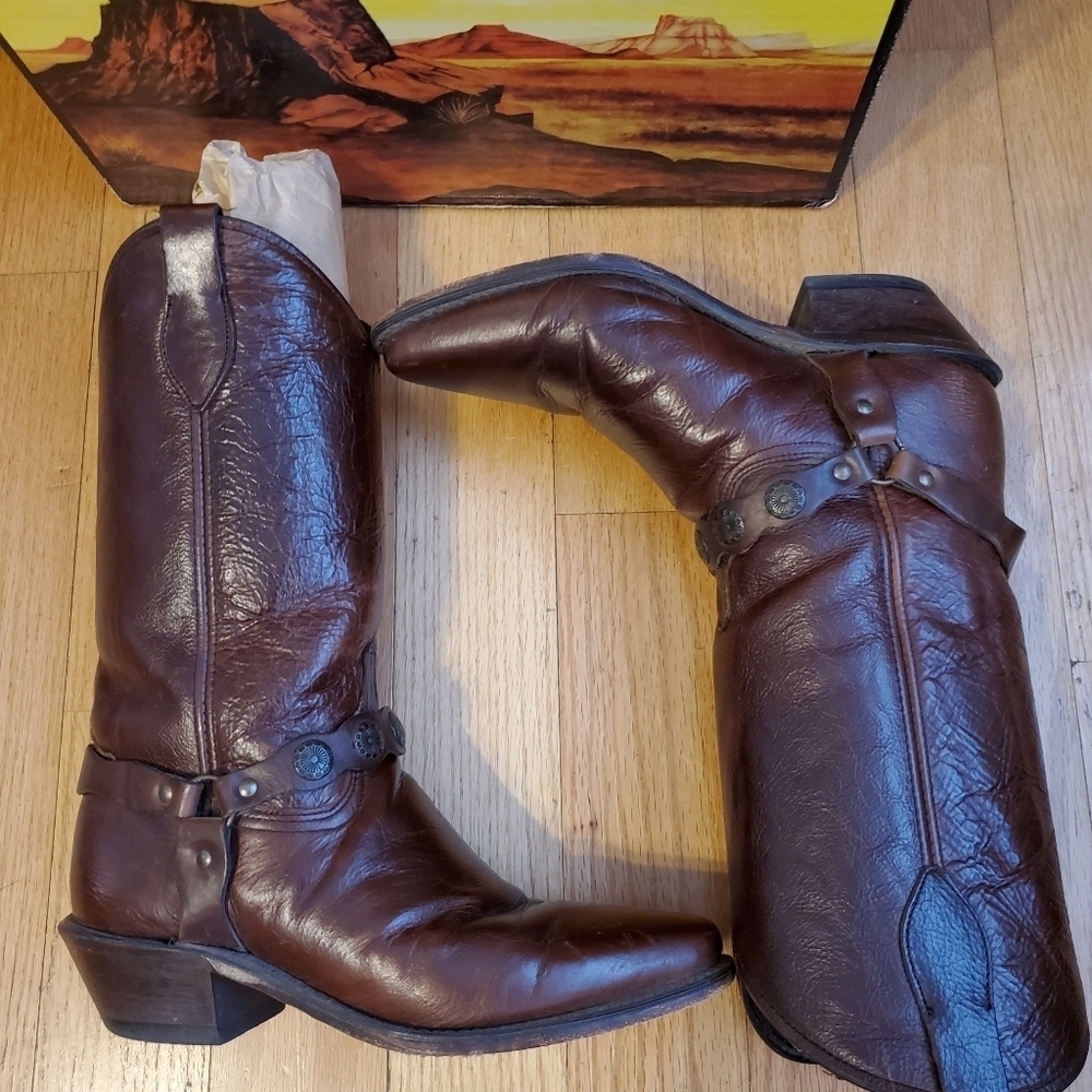 🧿 LOVED UP CONCHA BOOTS - Picture 2 of 14